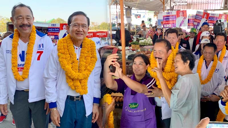 "ดร.สุชาติ ควงอดีตนายกฯ" พรรคเพื่อไทย ลุยหาเสียงตลาดบ้านหมี่ จ.ลพบุรี ชาวบ้านต้อนรับคึกคัก