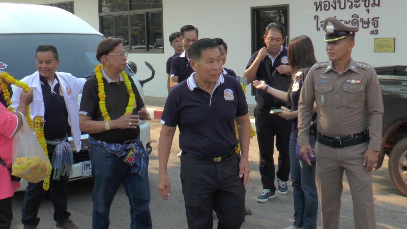 "พล.ต.อ.เสรีพิศุทธ์" หัวหน้าพรรคเสรีรวมไทย เยือนถิ่นเก่า ชาวบ้านรอต้อนรับอย่างอบอุ่น