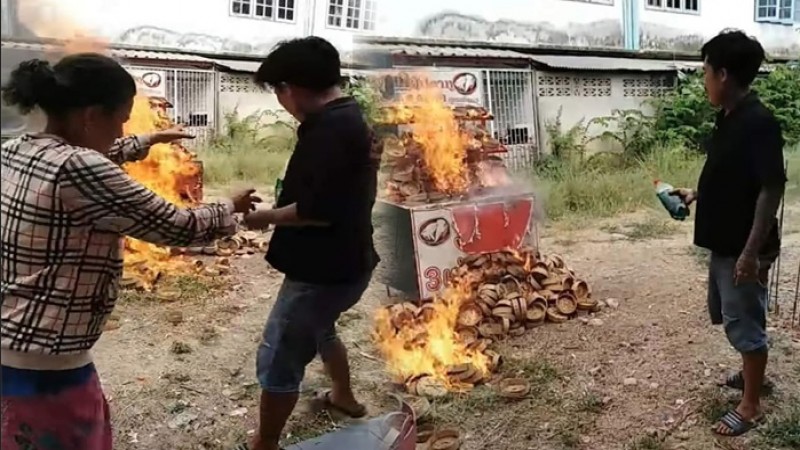 หนุ่มอัดคลิปโชว์เผาอุปกรณ์หากิน ประท้วงระบบ AI คนเดือดร้อนจริงๆ กลับไม่ได้รับสิทธิ์