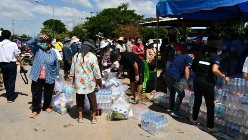 สถาบันวิชาการป้องกันประเทศ รุ่น 121 แจกถุงยังชีพจำนวน 200 ถุง ช่วยเหลือผู้เดือดร้อน