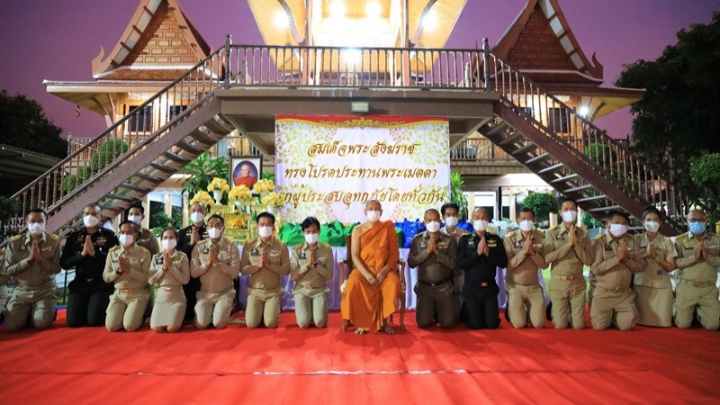 สมเด็จพระสังฆราช ประทานถุงยังชีพ ช่วยผู้ประสบอุทกภัย และได้โปรดประทานกัปปิยภัณฑ์ จำนวน 100,000 บาท