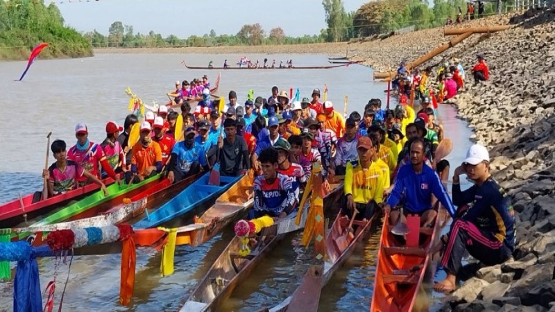 อบต.แก รัตนบุรี จัดแข่งขันเรือประจำปีงบประมาณ 65 ชาวบ้านแห่ชมบรรยากาศคึกคัก