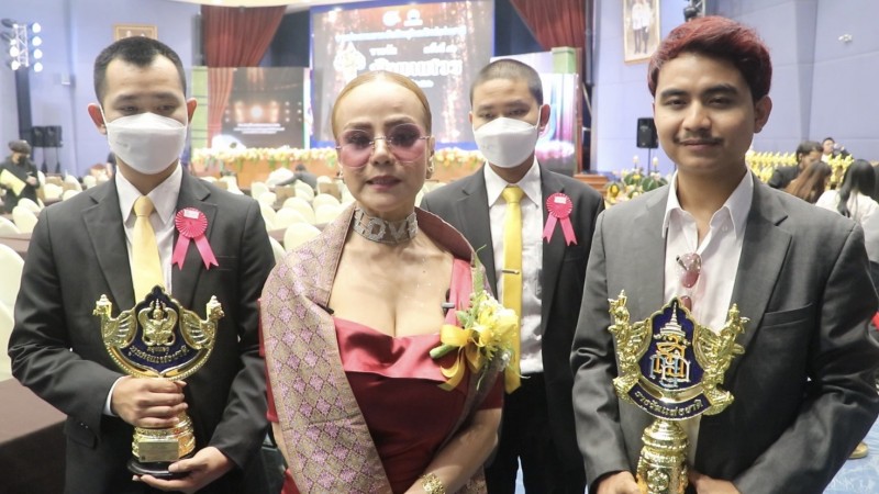 หม่อมหลวงสราลี กิตติยากร ผู้แทนพระองค์ประธานมอบรางวัลแห่งชาติ Thai Awards”ประจำปี 2566 “ผอ.ฟ้า”พร้อมลูกชายคว้า 5 รางวัล