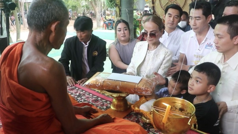 ทำบุญสร้างโบส์ถ ม.ล.ภัทรสุดาฯ ร่วม ผอ.ฟ้า เป็นประธานอุปถัมภ์ผ้าป่าถวายเงินทอดผ้าป่า 1 ล้านบาท