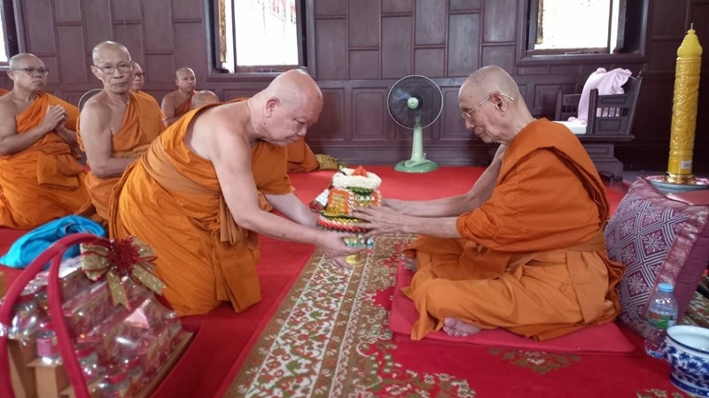 คณะสงฆ์สระบุรี ทำสามีจิกรรมขอขมา พระมหาเถระของจังหวัดสระบุรี คือ "พระราชเมธากร-พระราชธีราภรณ์"