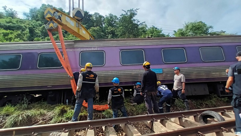 เร่งกู้รถไฟตกรางเมืองแพร่ คาดกลับมาเดินรถได้ปกติภายในวันนี้