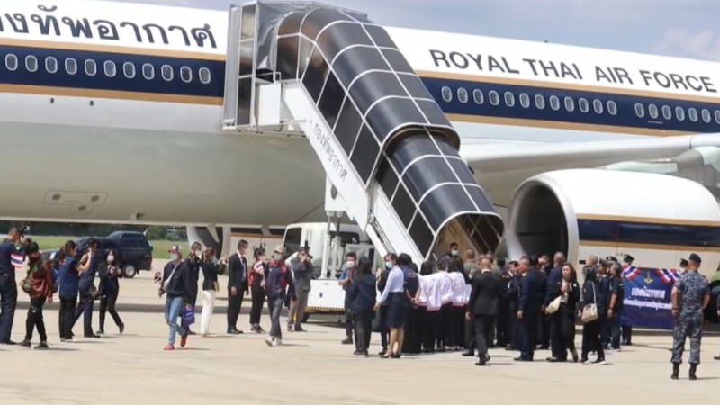 แรงงานไทย 139 คน จากอิสราเอลถึงไทย ทอ.เตรียมส่ง 3 เที่ยวบินรับคนไทยที่ดูไบ ร่นระยะเวลาเหลือเพียง 5 ชม.