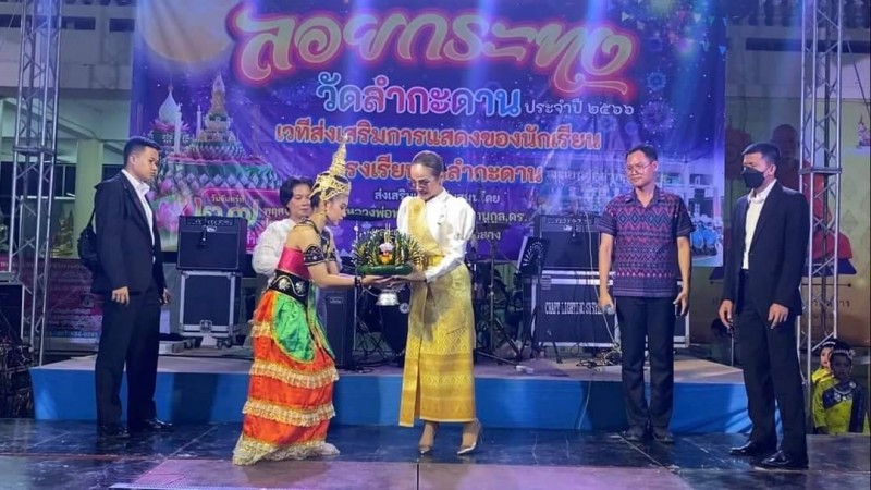 "ผอ.ฟ้า"ประธานร่วมงานสืบสานสายน้ำแห่งวัฒนธรรมประเพณีลอยกระทงวัดลำกระดาน