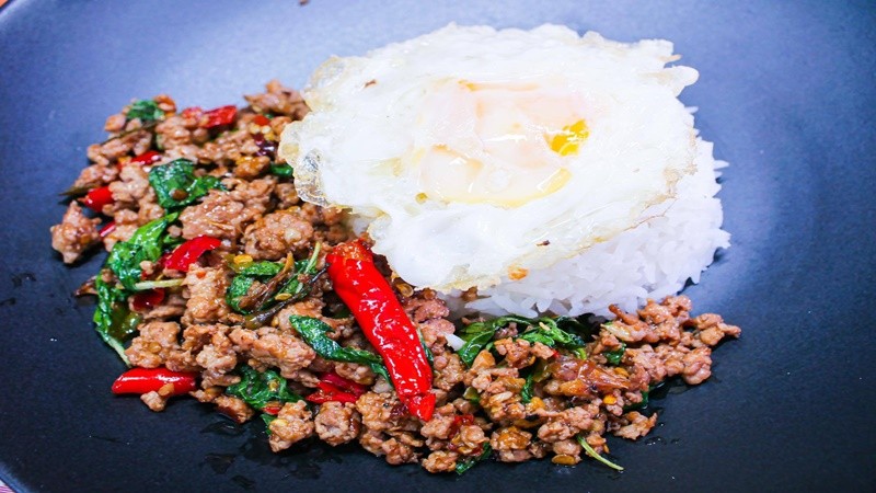 ผัดกะเพรา อาหารไทย ติดอันดับ 100 เมนูที่ดีที่สุดในโลกปี 2023