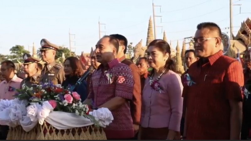 อ.ชุมพลบุรี จัดใหญ่เทศกาลงานปลาไหล ข้าวใหม่หอมมะลิ และงานกาชาด มีการจัดกิจกรรมมากมาย สนุกสนานด้วยขบวนแห่จากตำบลต่างๆสุดคึกคัก