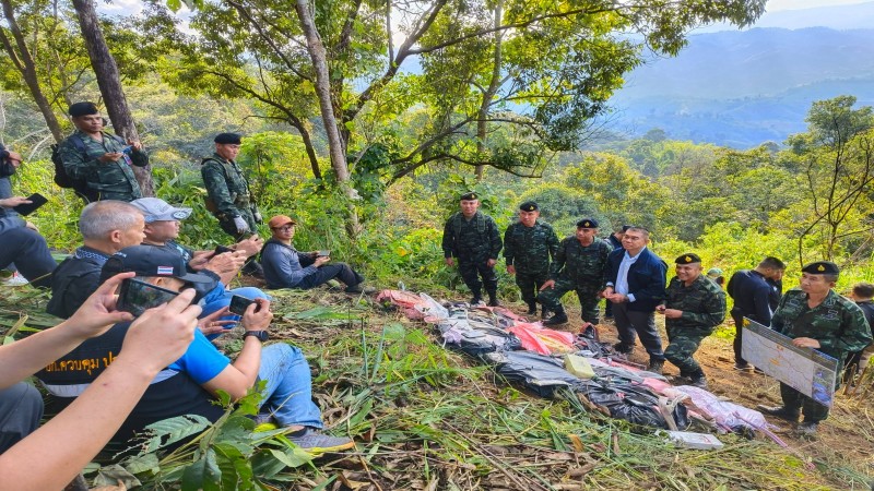 "บิ๊กหลวง"ตรวจจุดเกิดเหตุ บ.ปางมะหัน เชียงราย หลังเจ้าหน้าที่ปะทะแก๊งขนยาเสพติดข้ามแดนไทย-เมียนมา พบ 15 ศพ ยึดยาบ้า กว่า 2 ล้านเม็ด