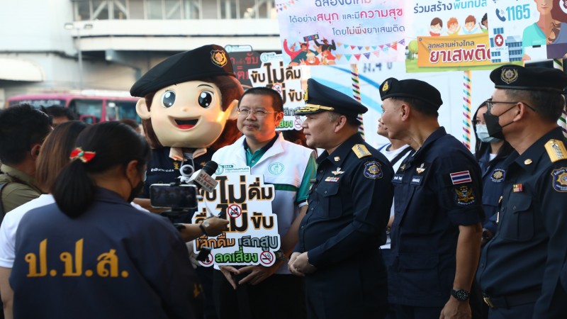 ป.ป.ส.สานพลังภาคีลุยหมอชิต กวดขันเข้มตรวจปัสสาวะผู้ขับขี่รถโดยสารสาธารณะ เพิ่มความปลอดภัยแก่ประชาชนในการเดินทางช่วงปีใหม่