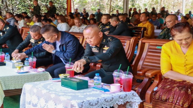 กองทัพภาคที่ 2 โดยหน่วยเฉพาะกิจที่ 2 กองกำลังสุรนารี จัดพิธีสักการะอนุสาวรีย์พิทักษ์ไทย พร้อมทำบุญอุทิศส่วนกุศลแด่ “ วีรชนผู้กล้าปี 54”
