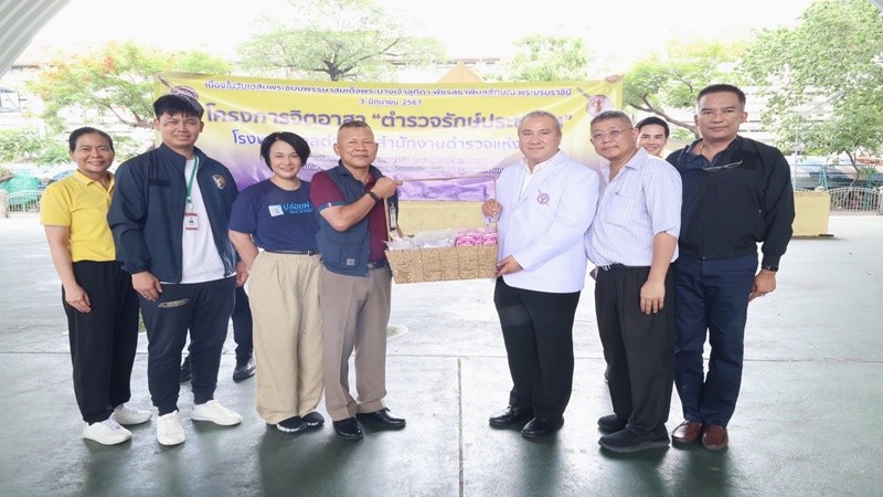 รพ.ตำรวจ จัดกิจกรรม "โครงการ ตำรวจรักษ์ประชาชน" นำสเปย์พ่นจมูกป้องกันฝุ่น PM 2.5 มอบให้ตำรวจจราจร