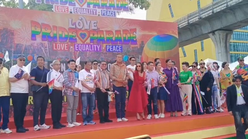 นักการเมือง นักธุรกิจ เหล่าคณะทูตานุทูตจากหลายประเทศ ศิลปินดารา ร่วมงาน LOVE PRIDEPARADE 2024