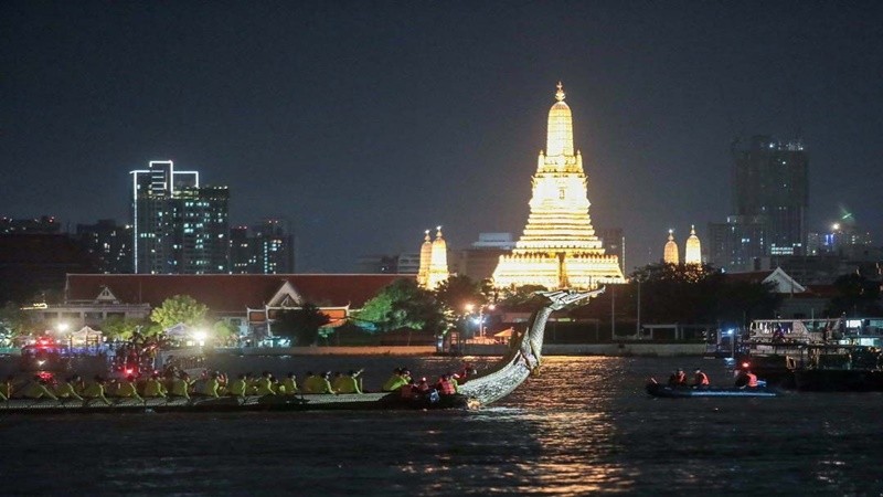 ทร. อัญเชิญ”เรือพระที่นั่งสุพรรณหงส์” ลงน้ำ เตรียมจัดขบวนพยุหยาตราทางชลมารค ช่วงปลายเดือน ต.ค.นี้