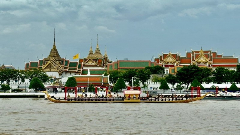 ทร.อัญเชิญ 3 เรือพระที่นั่ง ผูกทุ่น ณ ท่าราชวรดิฐ ประกอบกาพย์เห่เรือ เพื่อเฉลิมพระเกียรติในหลวง