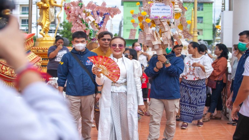 "ผอ.ฟ้า”ทำบุญครบรอบวันมรณภาพหลวงปู่เมฆทอดผ้าป่าสามัคคี ถวายปัจจัย 1 แสนบาท