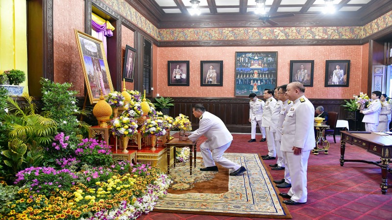 คณะรัฐมนตรี ลงนามถวายพระพรชัยมงคล ในหลวง-พระราชินี เนื่องในโอกาสขึ้นปีใหม่ 2568