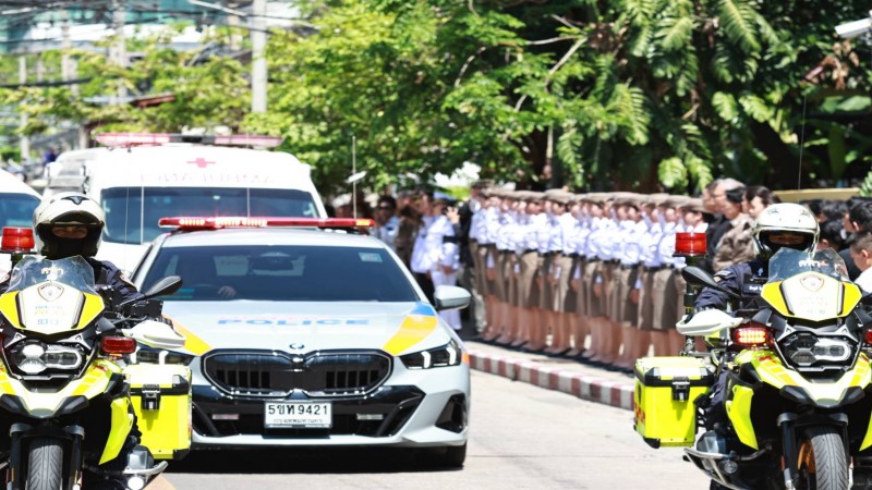 เคลื่อนร่าง 6 นายตำรวจเครื่องบินตก ประกอบพิธีทางศาสนา วัดตรีทศเทพ