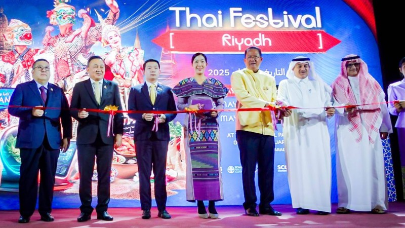 "ดร.ธิติวัฐ"เยี่ยมชมสินค้าจังหวัดชายแดนภาคใต้ของไทย ให้กำลังใจผู้ประกอบการ  แสดงโชว์ในงาน Thai Festival 2025 ณ กรุงริยาด ซาอุดีอาระเบีย