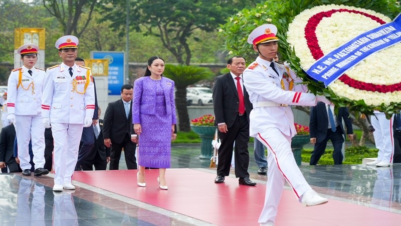“นายกฯ” ร่วมพิธีวางพวงมาลาอนุสาวรีย์วีรชนและผู้เสียสละบั๊กเซิน-สุสานโฮจิมินห์ ย้ำความสัมพันธ์ไทย-เวียดนาม