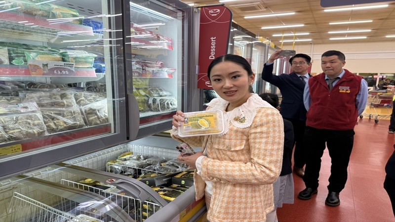 “นายกฯ”  เยี่ยม Wing Yip ห้างค้าปลีกรายใหญ่ในกรุงลอนดอน