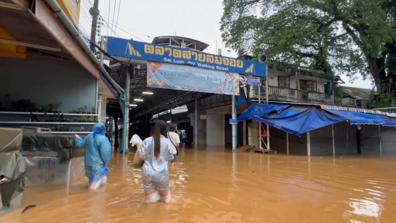 ชาวบ้านริมแม่น้ำสายอ่วม ท่วมทะลักกลางดึก