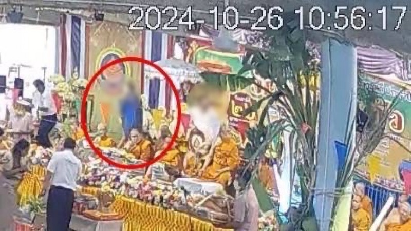 รวบ “รองผู้กำกับเก๊” แต่งตัวชุดครึ่งท่อน ร่วมงานบุญกฐินวัดดังอ่างทอง ก่อนแอบลักเงินทำบุญ