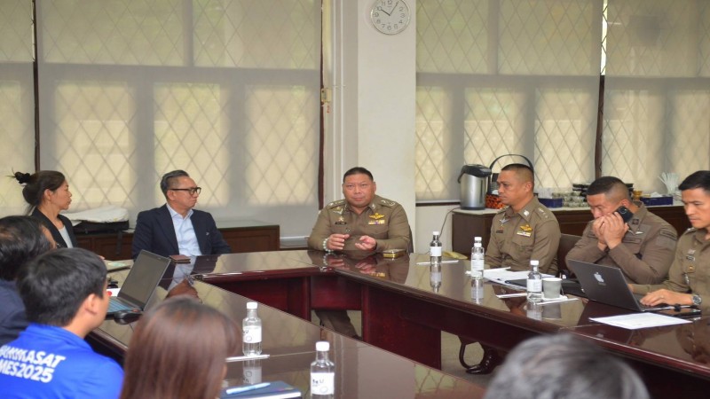 ภ.จว.ปทุมธานี ประชุมป้องอาชญากรรม โครงการ"รอบรั้วมหาวิทยาลัยปลอดภัย"