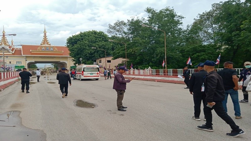 กกล.บูรพา ประชาสัมพันธ์ 2 ภาษา ถึงชาวไทย-เขมร ยืนยันมาตรการข้ามแดนยังมีการผ่อนผันให้เข้ามาซื้อของใช้ที่จำเป็น