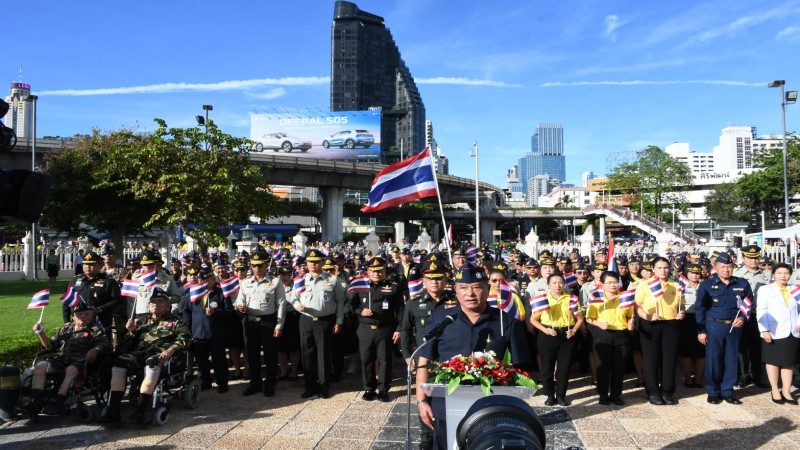 ทหารผ่านศึก  “รวมพลังปกป้องแผ่นดิน” โบกธงไทย-ร้องเพลงชาติ  สดุดีนักรบผู้กล้า