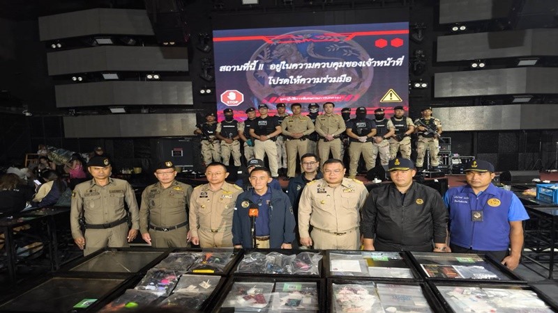 กรมการปกครอง บุกค้นผับเถื่อน ย่านรังสิต เจอยาเสพติดเกลื่อน ฉี่ม่วงนับร้อย