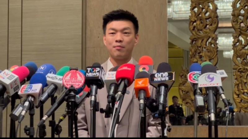 "เท้ง" นัดประชุมพรรค เคาะโหวตนายกฯ จันทร์นี้ ยัน ไม่มีดีล"ภูมิใจไทย"