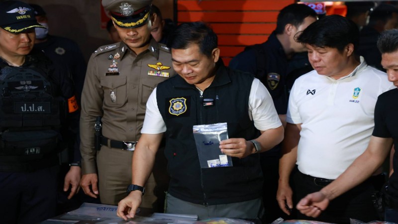 เลขา ป.ป.ส. ลุยบุกผับดังราชปรารภ รวบนักค้าชาวไนจีเรีย พบปาร์ตี้โคเคน–แก๊สหัวเราะ