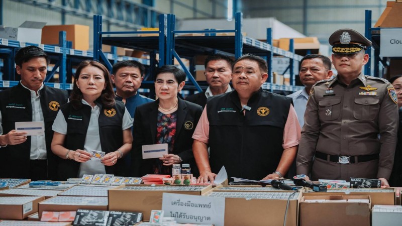 ปคบ. ร่วม อย. ทลายเก็บและจำหน่ายคอนแทคเลนส์เถื่อนกว่า 3 แสนชิ้น มูลค่ากว่า 17 ล้านบาท