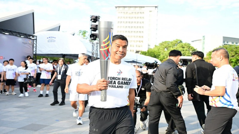 ผู้ว่าฯ ชัชชาติ ออกตัวไม้แรก อัญเชิญไฟพระฤกษ์ ซีเกมส์ ครั้งที่ 33