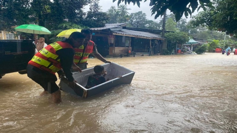 “สุชาติ“ สั่งด่วน! ฮ.ทส.-กรมอุทยานฯ ลงพื้นที่ 4 จังหวัด ระดมช่วยน้ำท่วม คน-สัตว์-ผู้ป่วยฉุกเฉิน แบบ One Team