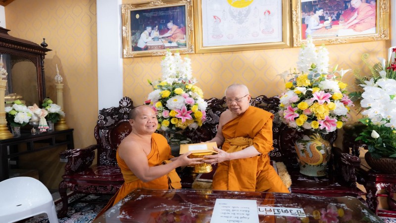 วัดอรุณฯ มอบเงิน 150,000 บาท ช่วยผู้ประสบภัยน้ำท่วมภาคใต้