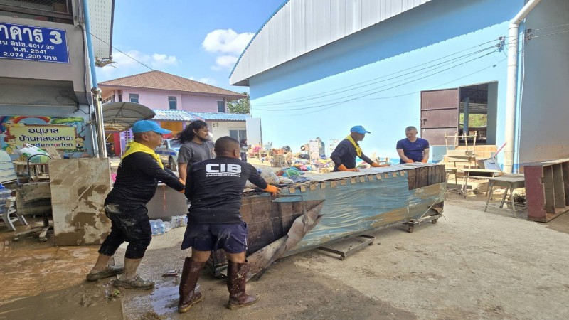 ตำรวจ บช.ก. ทำความสะอาดฟื้นฟูโรงเรียนในหาดใหญ่